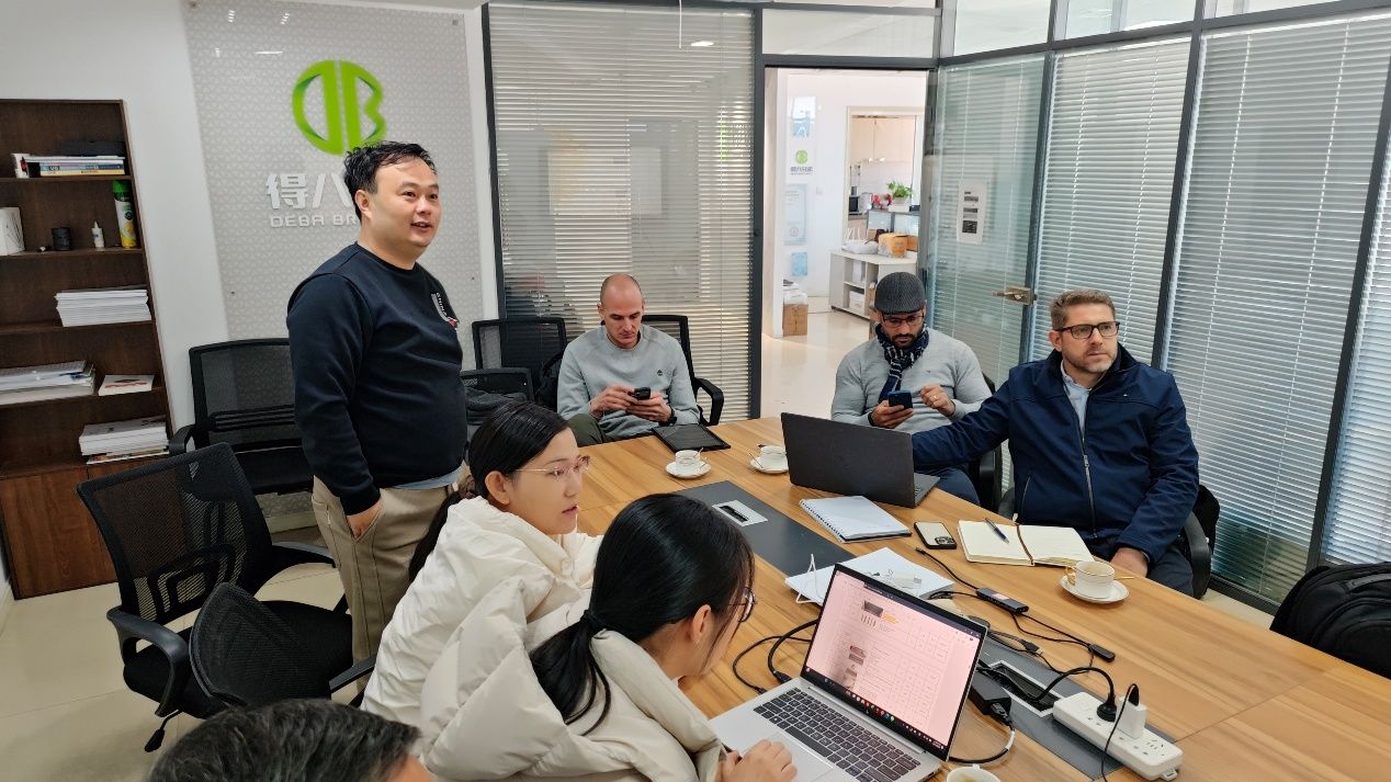 Pelanggan Paraguay Melawat Deba Brothers, Sangat Meluluskan Rancangan Ladang Babi 12,000 Sow dan Kekuatan Produk