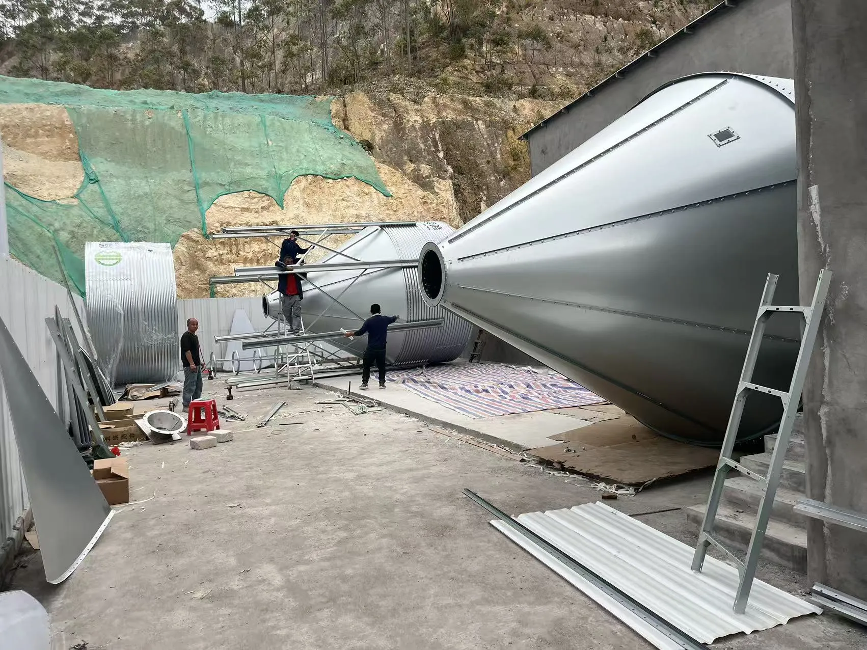 Projek Ladang Babi Berskala Besar Debabrother di Guangdong Dalam pembinaan dengan kapasiti Jangkaan 300,000 Anak Babi setahun