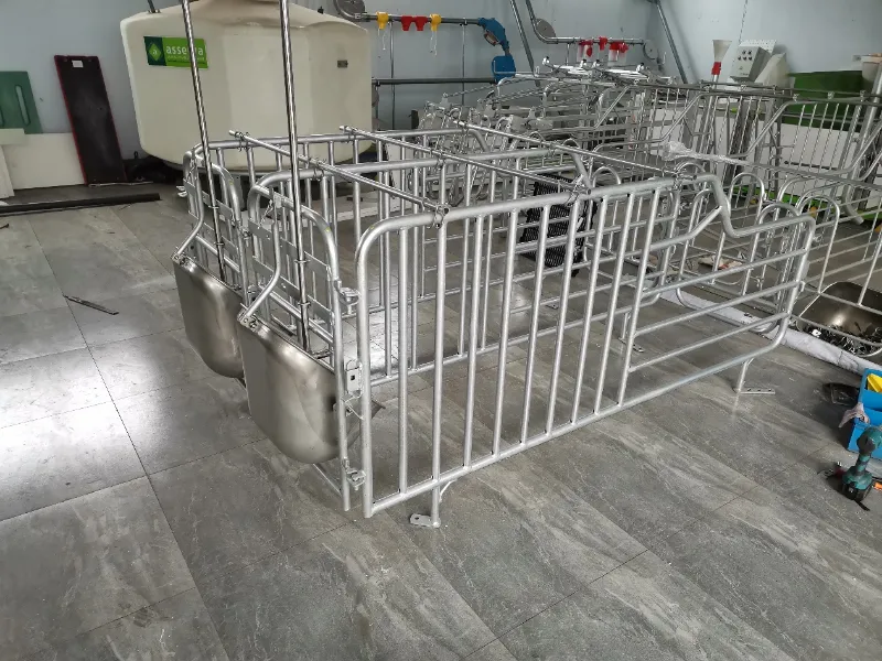 Solid bar gestation stall